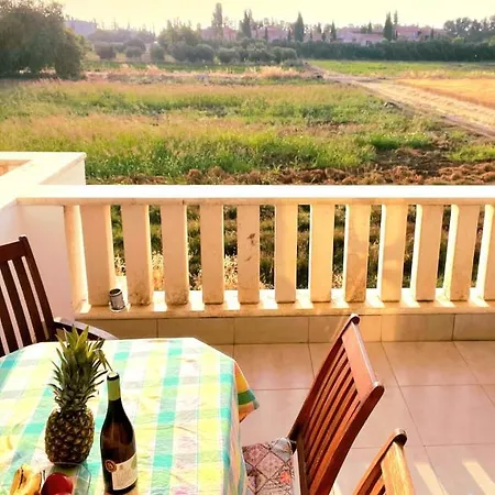 2bedrooms Next To The Μανδριά