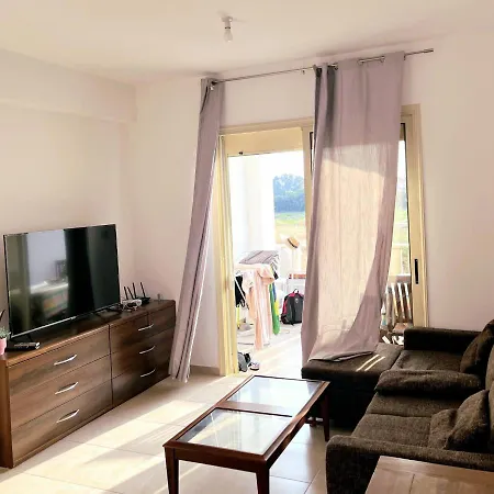 2bedrooms Next To The מנדריה