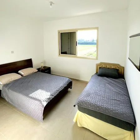 2bedrooms Next To The דירה מנדריה